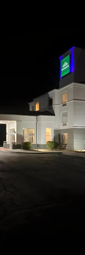 Wingate by Wyndham I-81 Exit 101- Newly Renovated，位于Dublin的酒店