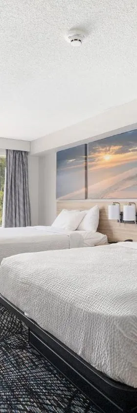 Days Inn & Suites by Wyndham Norton Shores Muskegon，位于诺顿海岸的酒店