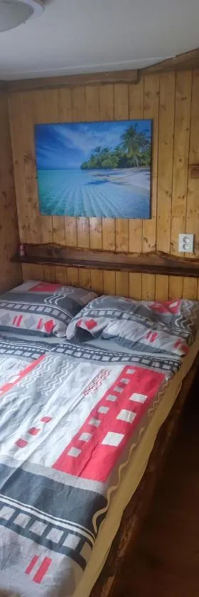 Pronájem dřevěného mobilheimu Štít，位于齐德利纳河畔赫卢梅茨的酒店