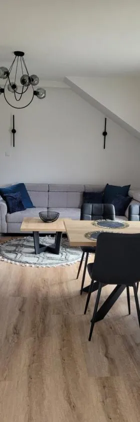 Apartament 12，位于蒂科钦的酒店
