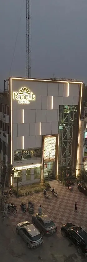Hotel Raunak，位于Pinjaur的酒店