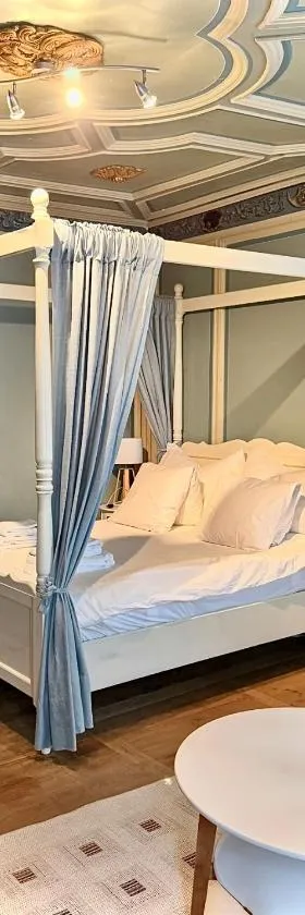 Hotel Corona，位于Vicosoprano的酒店