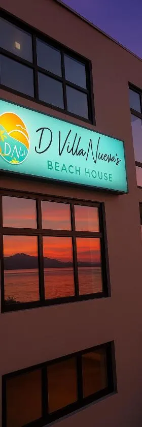 Exclusive Beachfront House with Pool Batangas 16pax，位于Lobo的酒店