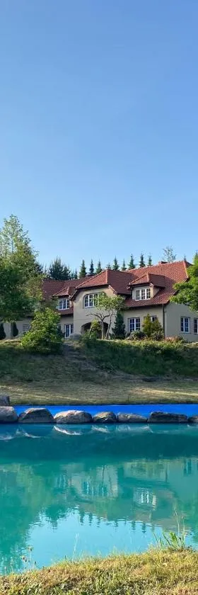Dworek Na Uboczu，位于Sulicice的酒店