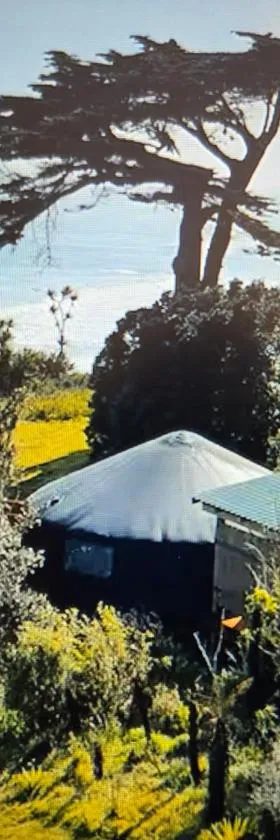 the hole in the rock yurt，位于Cape Foulwind的酒店