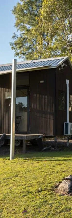 Hill Creek Tiny House 1 by Tiny Away，位于Perwillowen的酒店