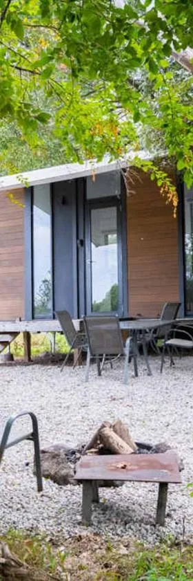 Hill Creek Tiny House 3 by Tiny Away，位于Perwillowen的酒店