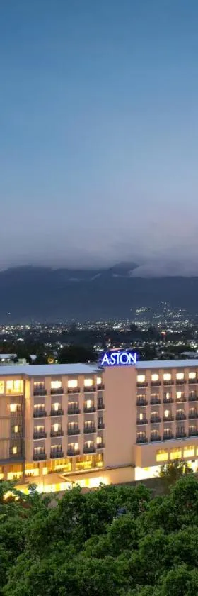 Aston Palu Hotel & Conference Center，位于帕卢的酒店