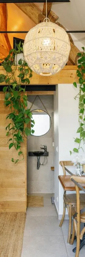 L'Oxalis villa (Le Cocon)，位于Bullion的酒店