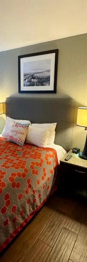 Budget Motel，位于吉尔罗伊的酒店