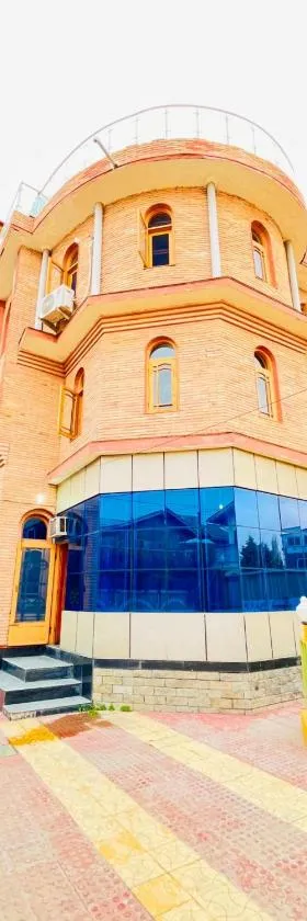 Bashaw Residency Top Rated In Srinagar Only 6 Kms from Srinagar International Airport And Only 5 Kms From Srinagar Railway Station，位于斯利那加的酒店