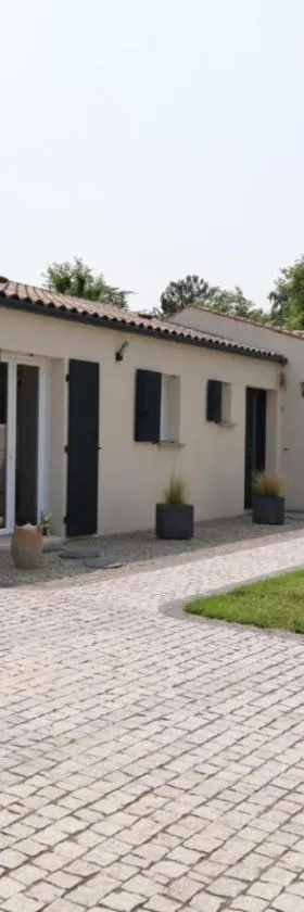 chambre d'hotes Les 3 moineaux，位于Aigrefeuille-dʼAunis的酒店