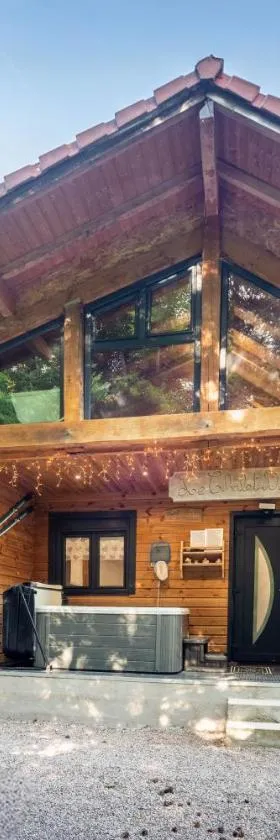Le Chalet des Buch avec Spa，位于Sanchey的酒店