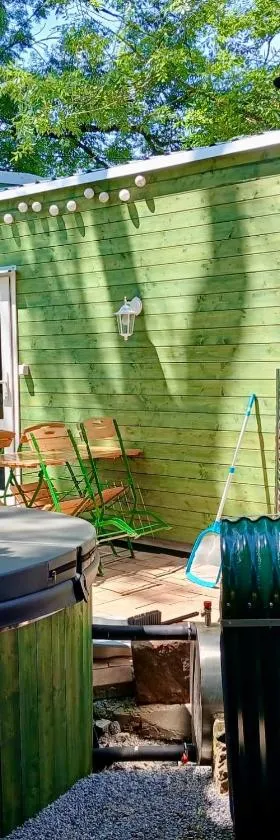 NEW! Tiny house U Jelena, hot tub，位于特鲁特诺夫的酒店