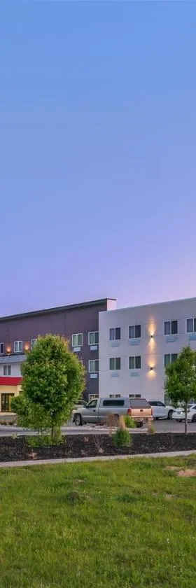 Best Western Plus Wayland Hotel，位于Shelbyville的酒店