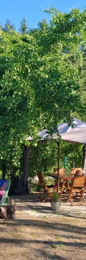 Studio dans belle maison ancienne et jardin fermé，位于LʼÉtoile的酒店