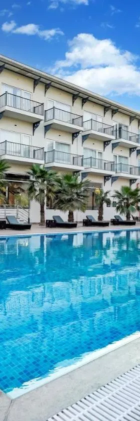 Sunday Hotels and Resort Gurgaon，位于古尔冈的酒店