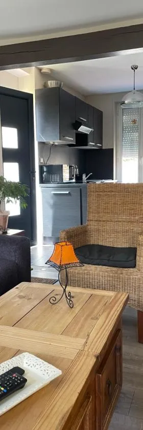 Agréable maison de ville à Pacy sur eure，位于厄尔河畔帕西的酒店