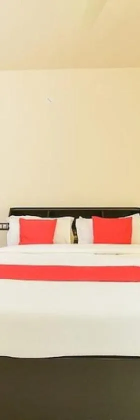 Hotel O VR Lodge，位于Tāmarakulam的酒店
