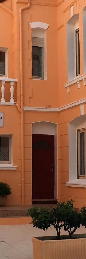 Hôtel et Appart 'hôtel Chez Gino ETAPLES-Le Touquet，位于埃塔普勒的酒店