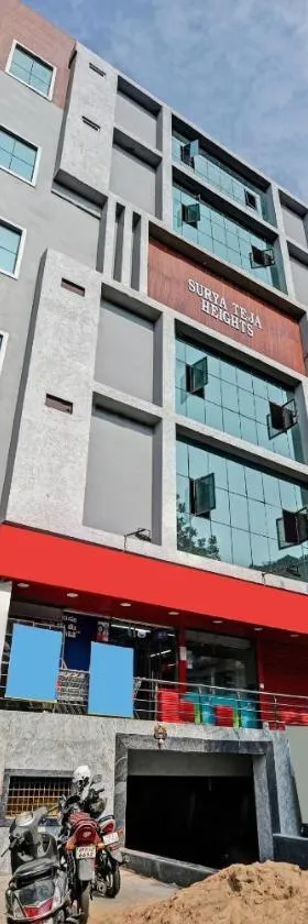 Super Hotel O VRK Residency，位于Kurmannapalem的酒店