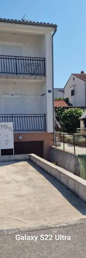 Apartmani MiD，位于Ražine的酒店
