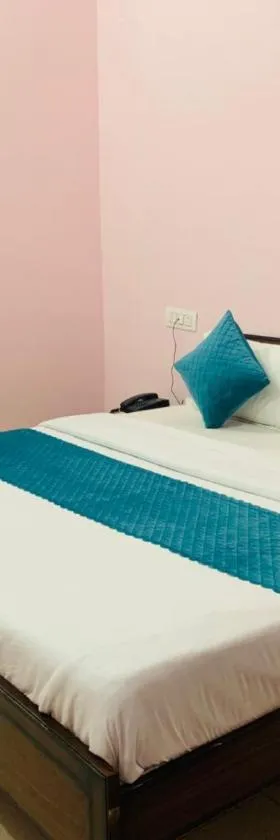 Mahadev Homestay !! Preferred Partner ! Walking Distance To Chandigarh Int'l Airport !，位于Chandigarh Airport的酒店