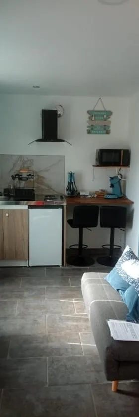 Studio thème Oléron à Valdivienne，位于Cubord的酒店