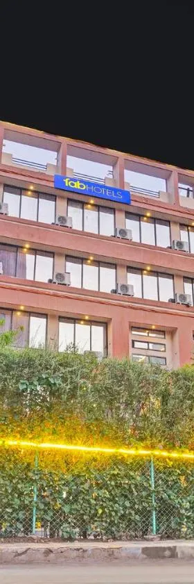 FabHotel Siddharth Inn - Nr Siddharth Bunglows，位于甘地讷格尔的酒店