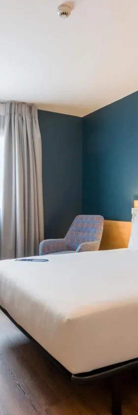 Travelodge Madrid Alcalá de Henares，位于阿尔卡拉德荷那利斯的酒店