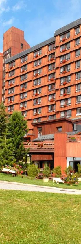 Azureva Les Karellis - Skipass Inclus!，位于Montricher-le-Bochet的酒店