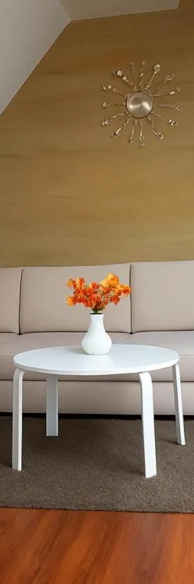 Dwupoziomowy apartament zielone spokojne rodzinne，位于Wysoka的酒店