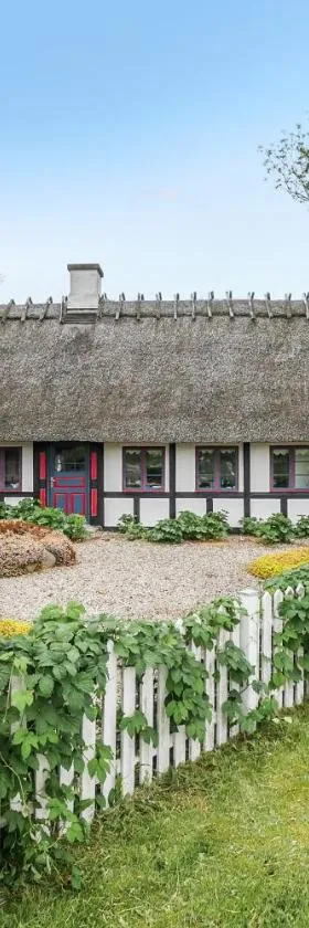 Naboløs Rooms，位于Bovense的酒店