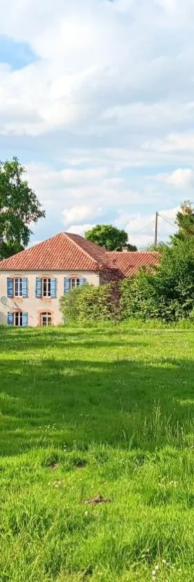 Les Figuiers Bleus，位于Cravencères的酒店