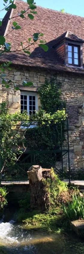 Le Moulin De La Beune，位于莱塞齐耶德泰阿克的酒店