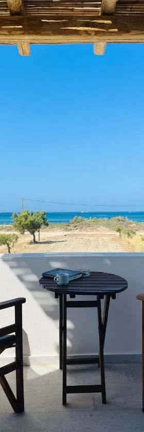 Nostos Plaka Beach，位于布拉卡的酒店