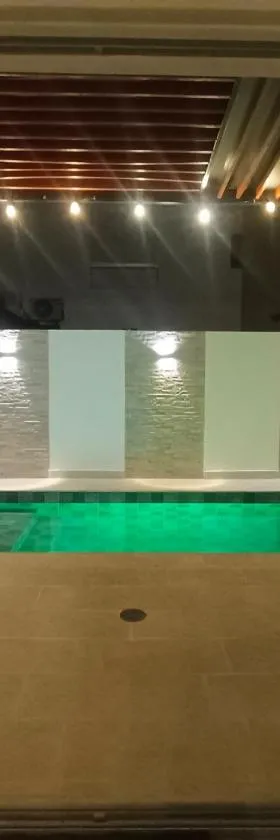 Espectacular casa, piscina privada- Ricaurte，位于里考尔特的酒店
