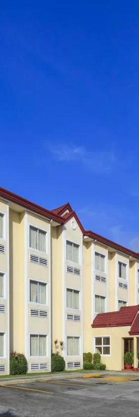 文德汉姆巴塘加斯麦克罗酒店，位于Santo Tomas的酒店