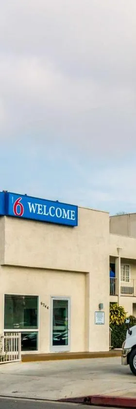 贝尔花园第6汽车旅馆，位于贝尔花园的酒店