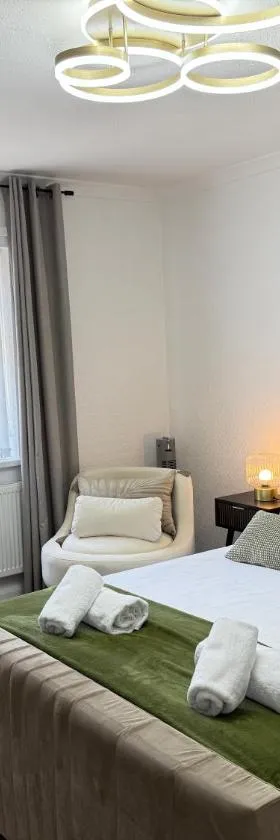 NEW refurbished Luxurious home with great transport links，位于特伦托河上的纽瓦克的酒店