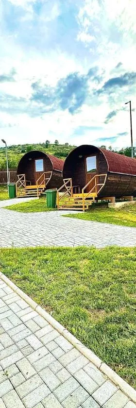 Eco Camp Lake Mladost，位于韦莱斯的酒店