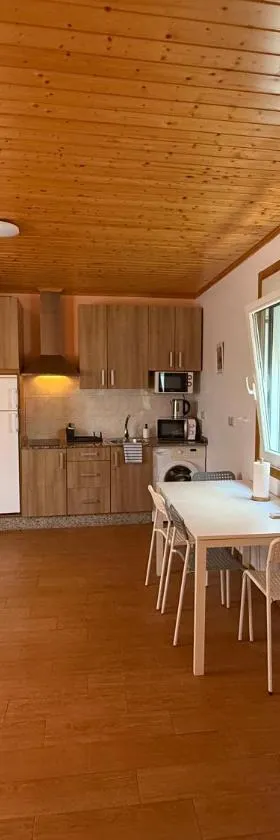 Super Affordable Air Conditioned Apartment in Sobrado with Netflix，位于Porta的酒店