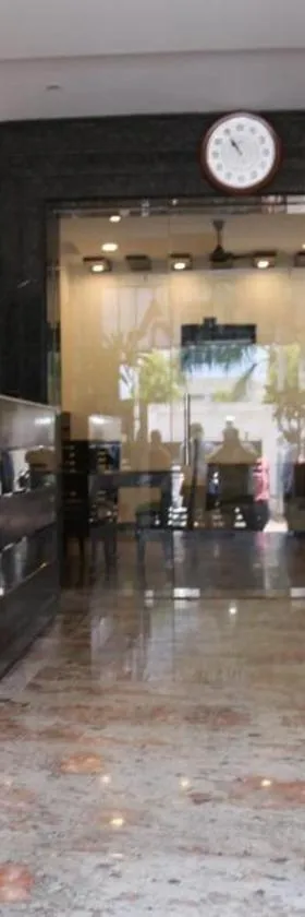 Hotel Azure，位于瓦拉纳西的酒店
