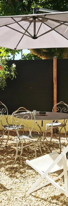 Studios MISTRAL21 en Camargue，位于萨林德吉罗的酒店