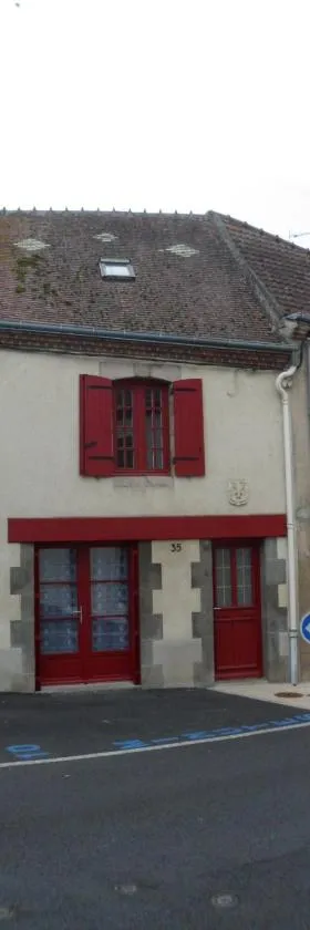 Les Calaubys，位于Huriel的酒店