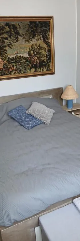 Chambre "Bleue" à l'étage bien équipée chez Fred，位于Gorron的酒店