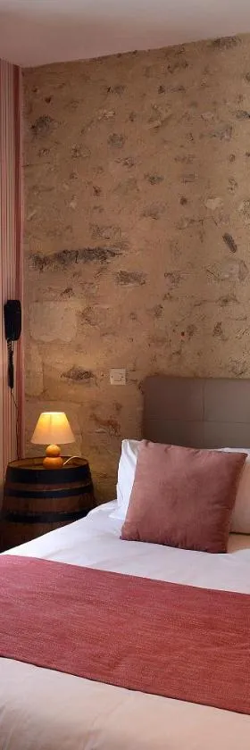Logis Auberge Le Colombien - Hôtel et Restaurant，位于维朗德里的酒店