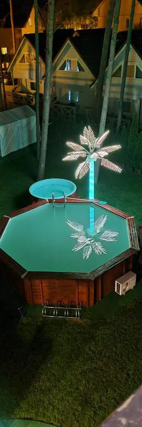 Villa Tropico śniadanie obiadokolacja letni basen 5,5m jacuzi 2,5m czynne non stop，位于波别罗沃的酒店