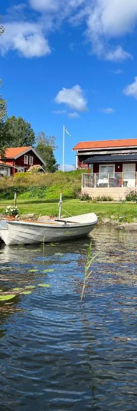 Sommarstuga med sjötomt och brygga，位于Hedemora的酒店