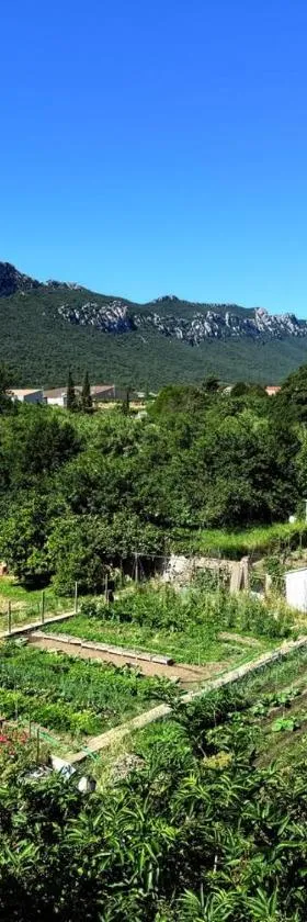 hOMe-Shanti Galamus -- Relais Rando - vélo - moto，位于圣保罗德费努耶的酒店